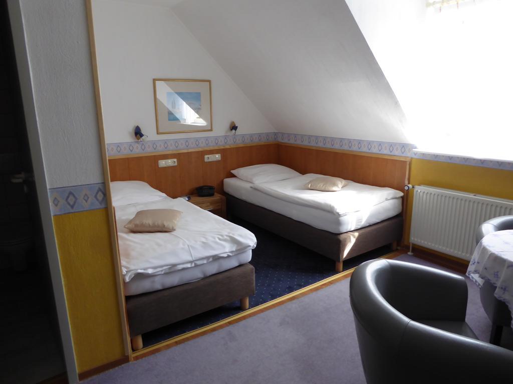 Landhotel Auerose Garni Neu Kosenow Exteriör bild