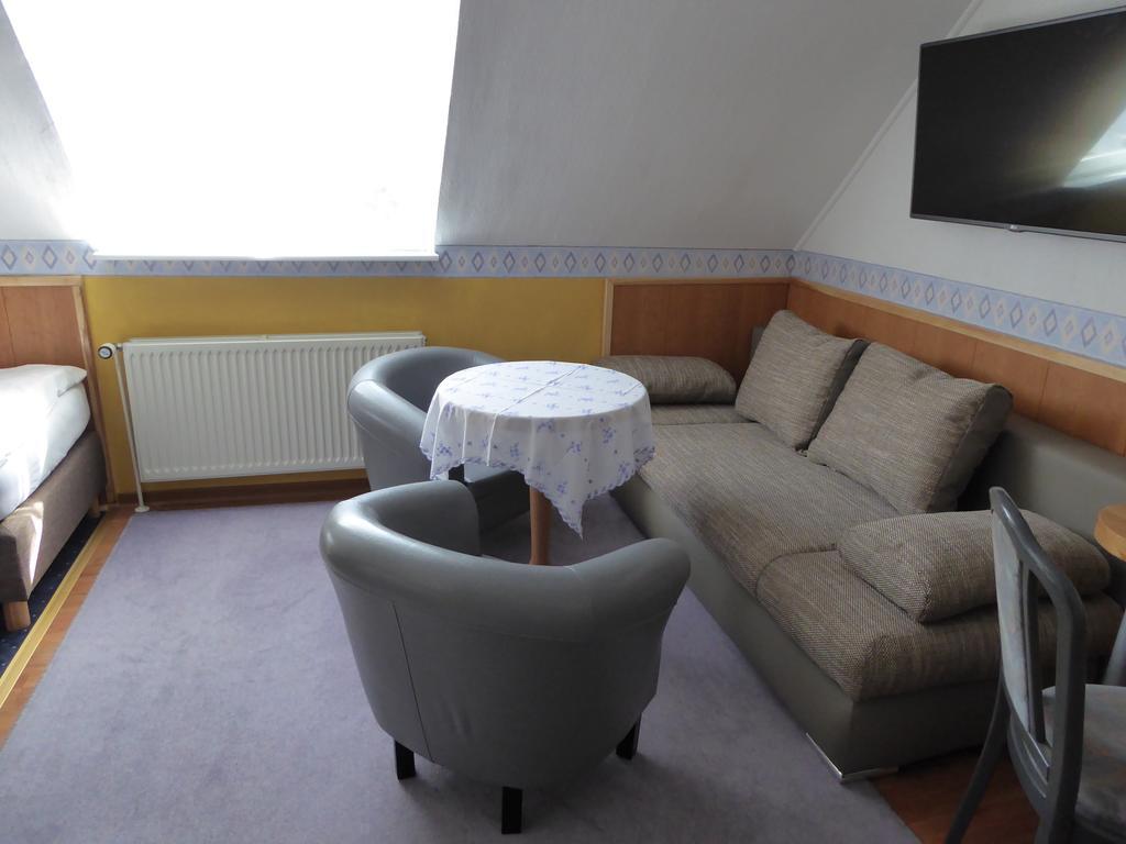 Landhotel Auerose Garni Neu Kosenow Exteriör bild